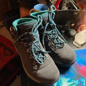 Women's Columbia Hiking Boots Size 8 Excellent Condition Gray & Blue